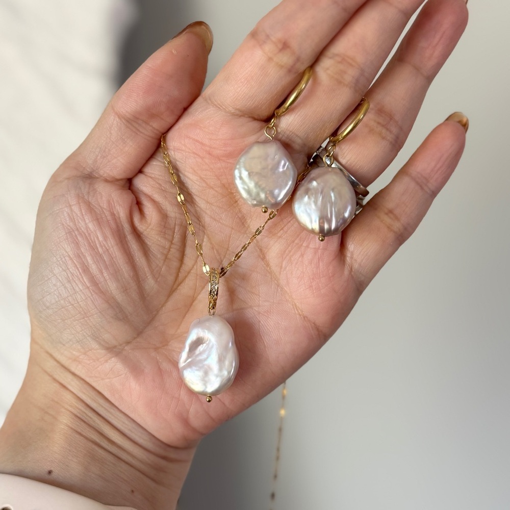 Sold Clearance Elegant Gold and Pearl Jewelry Set Necklace and Earrings
